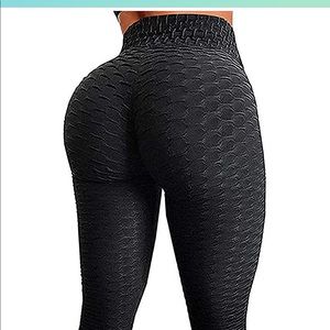 Black butt lifting leggings